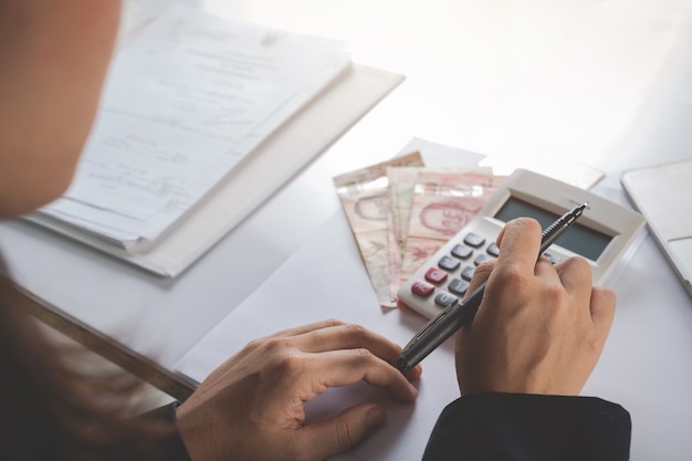申请迪拜黄金签证要多少钱？迪拜黄金签证费用解析